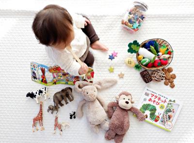 Топ 8 бебешки играчки за самостоятелна игра при деца до 2 год.